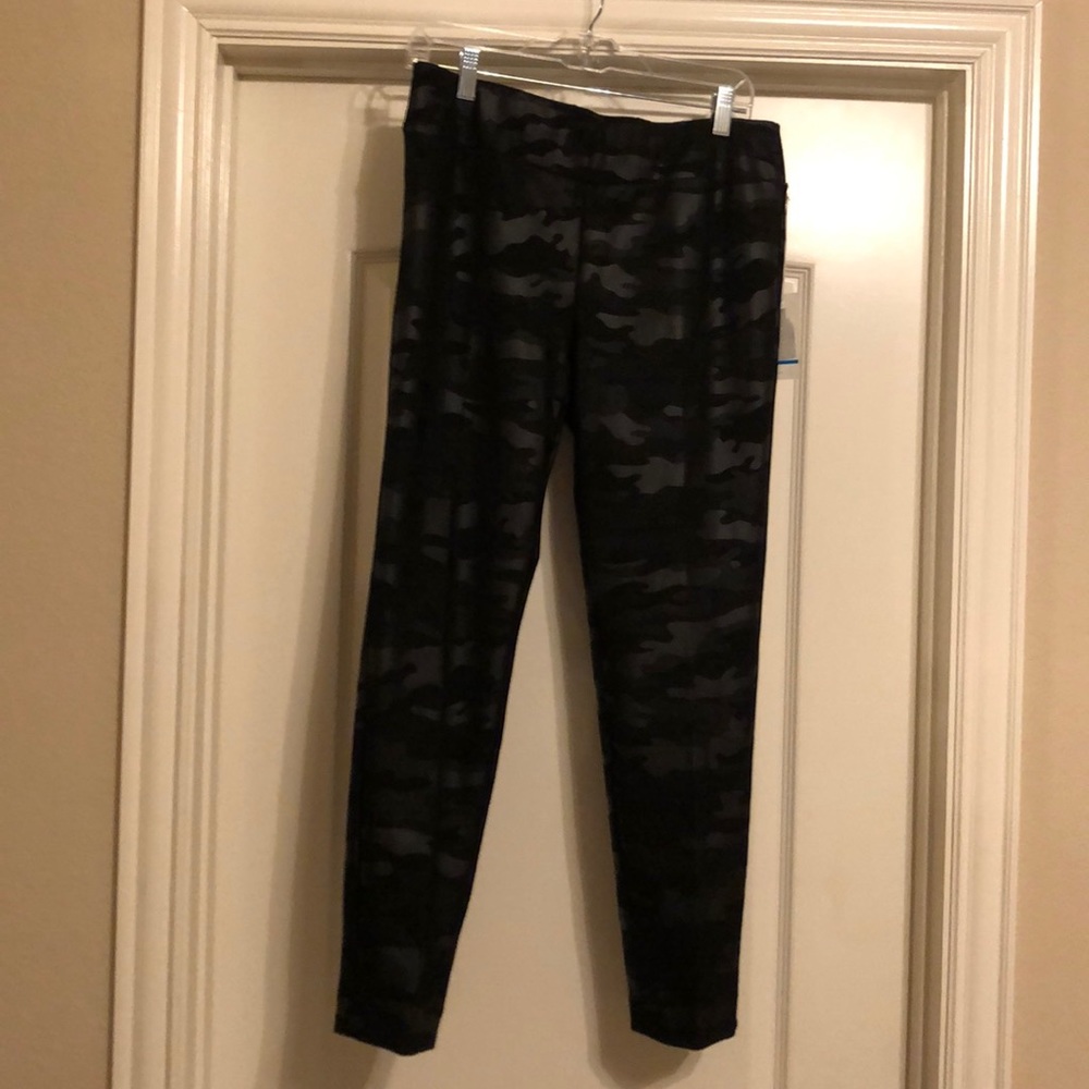 Size 12 NWT Insight Camo Skinny Pants Leggings